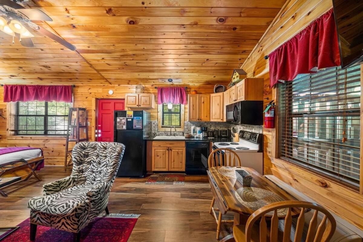 Cabin 5 Studio Cabin With Hot Tub, Water View And Fire Pit سيفيرفيل المظهر الخارجي الصورة